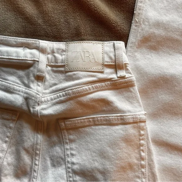 ZARA NWOT White High Rise Flare Jeans with Distressed Split Hem - Size 0 - Picture 5 of 14